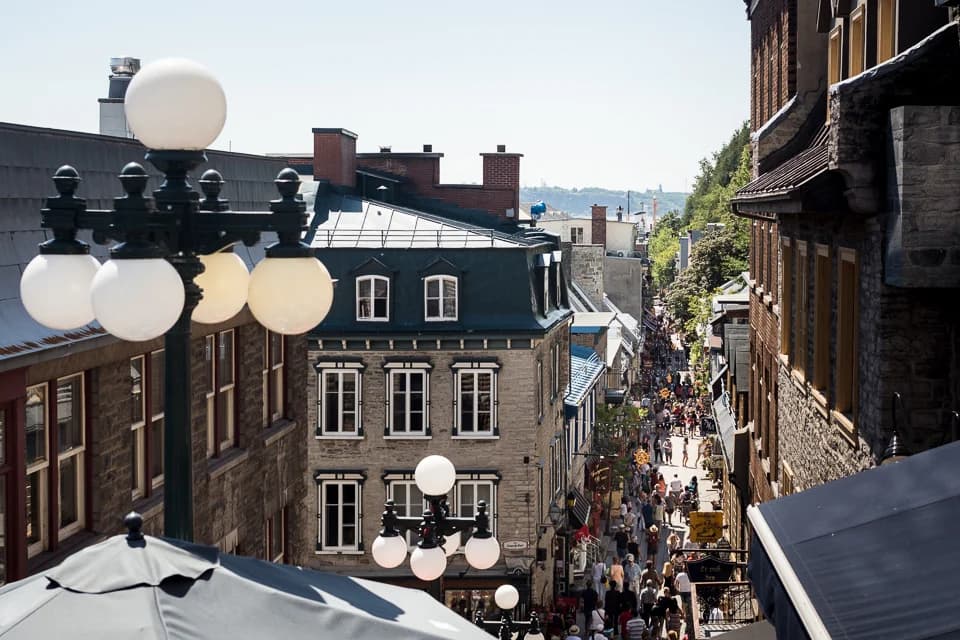 Cobblestone streets and glowing storefronts in the Quartier Petit Champlain