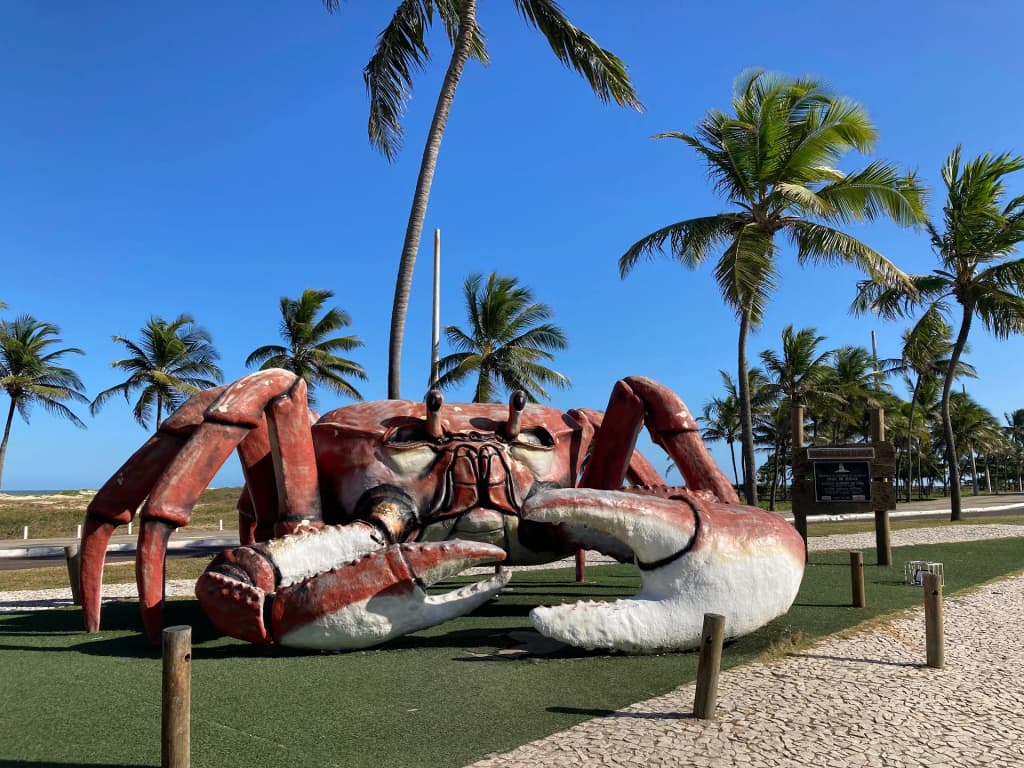 La animada Passarela do Caranguejo de noche en Aracaju