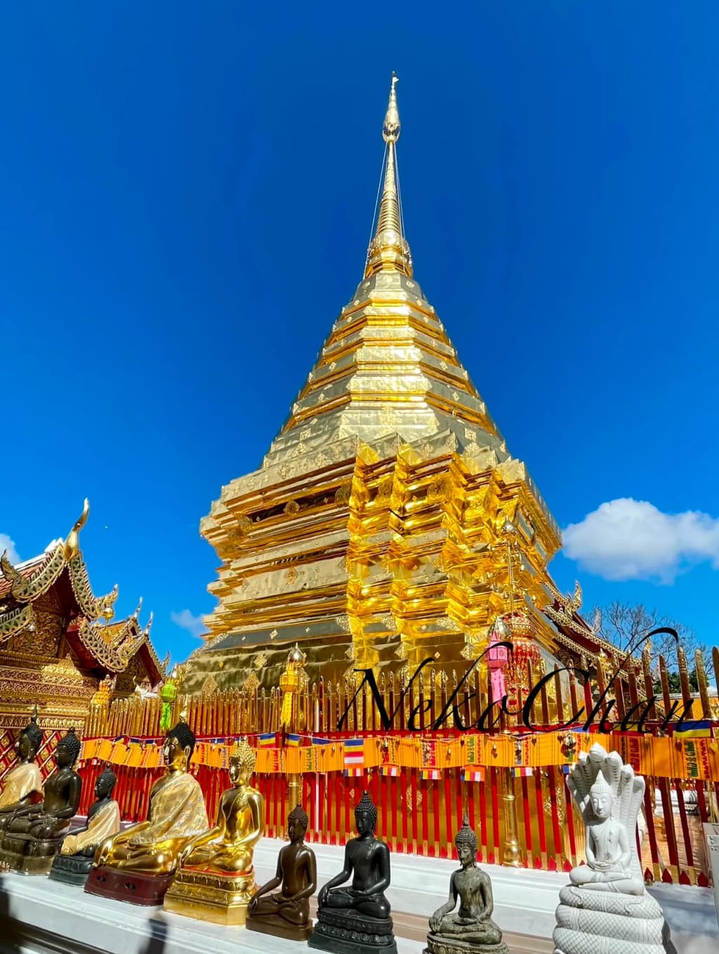 Las doradas agujas del Wat Phra That Doi Suthep en Chiang Mai