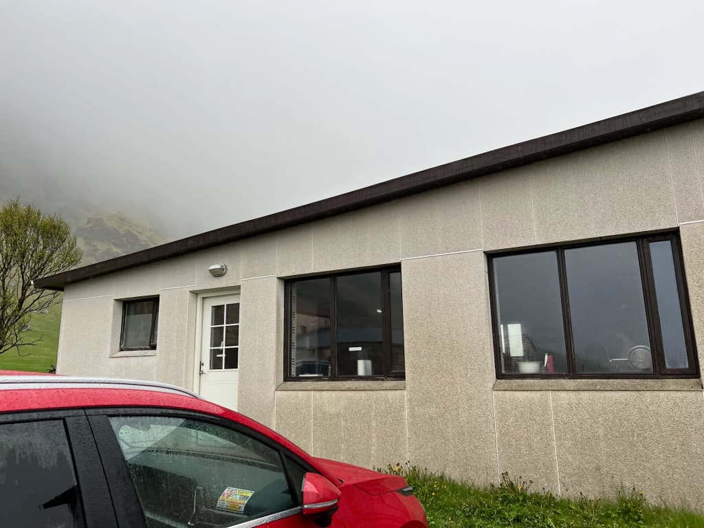 Cozy common area with sunshine at South Iceland Guesthouse