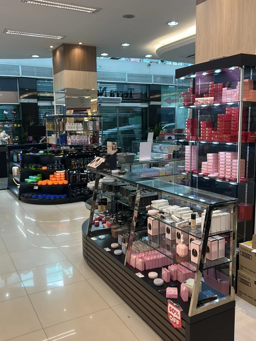 The brightly lit aisles of Terra Nova Shopping in Ciudad del Este