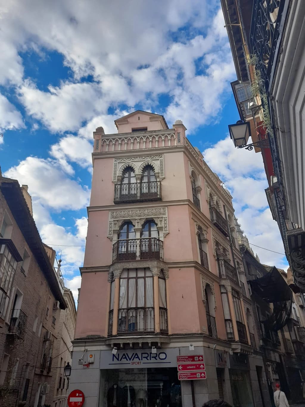Arquitetura detalhada no bairro judeu histórico de Toledo