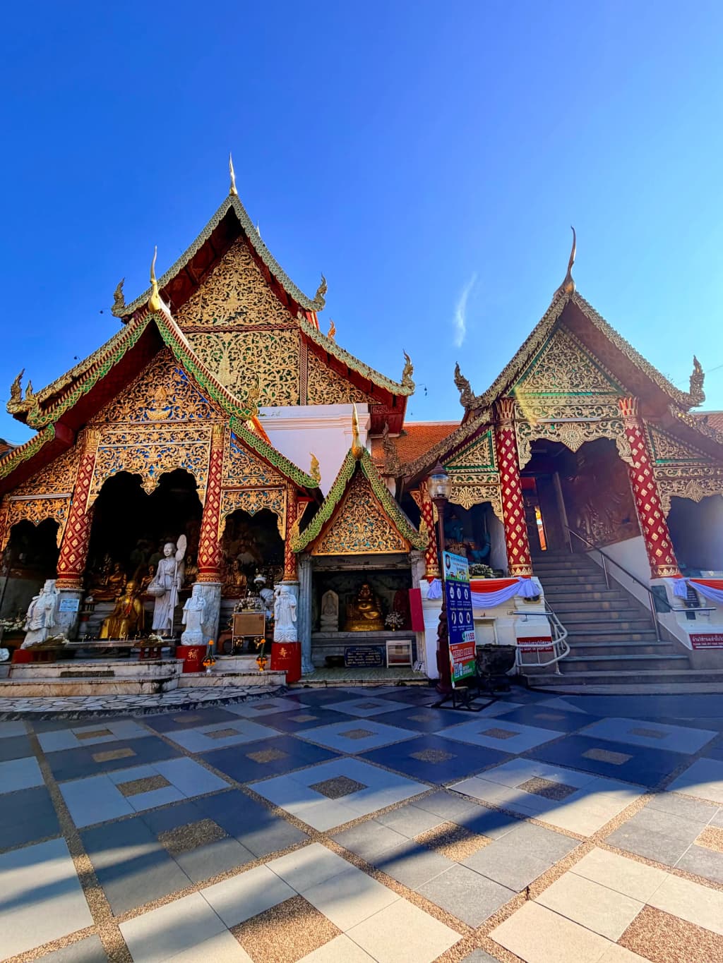 The golden pagoda at Wat Phra That Doi Suthep - Photo by Julz Perry