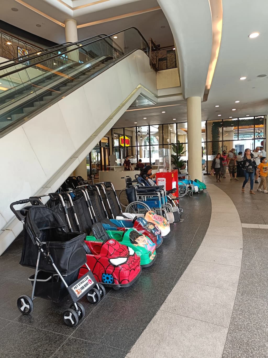 Gran Canal de Venecia con edificios históricos y góndolas
