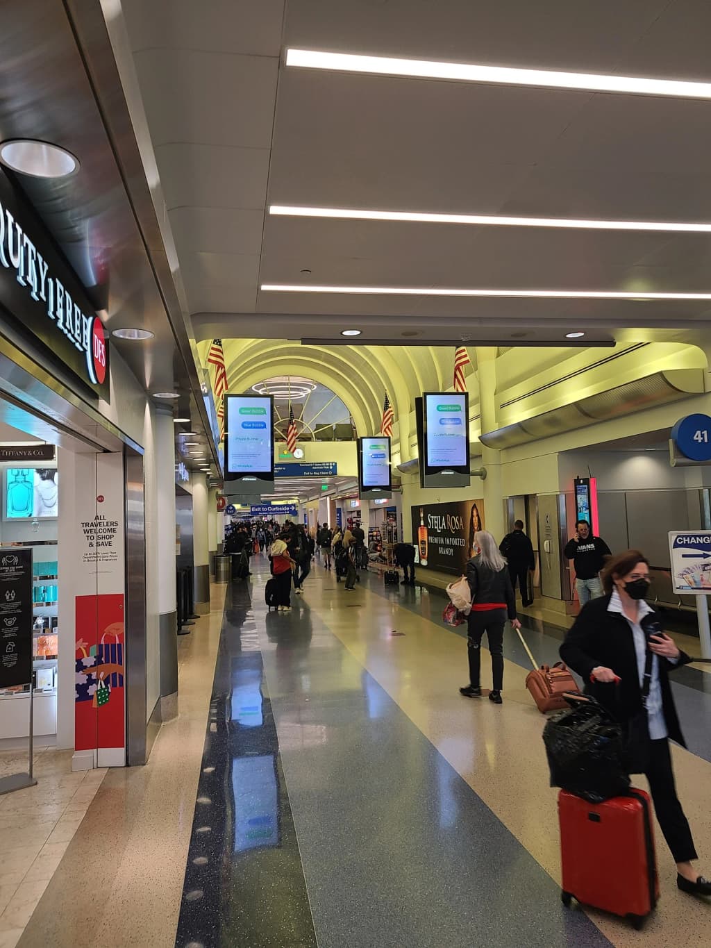 Terminal 4 - Photo by Tomas Cortijo