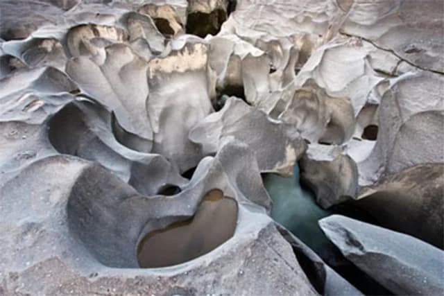 Vale da Lua Rock Formations