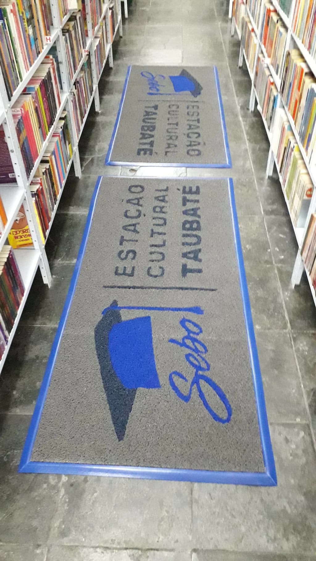 Panoramic view from Pico Agudo, with paragliders soaring above the valley