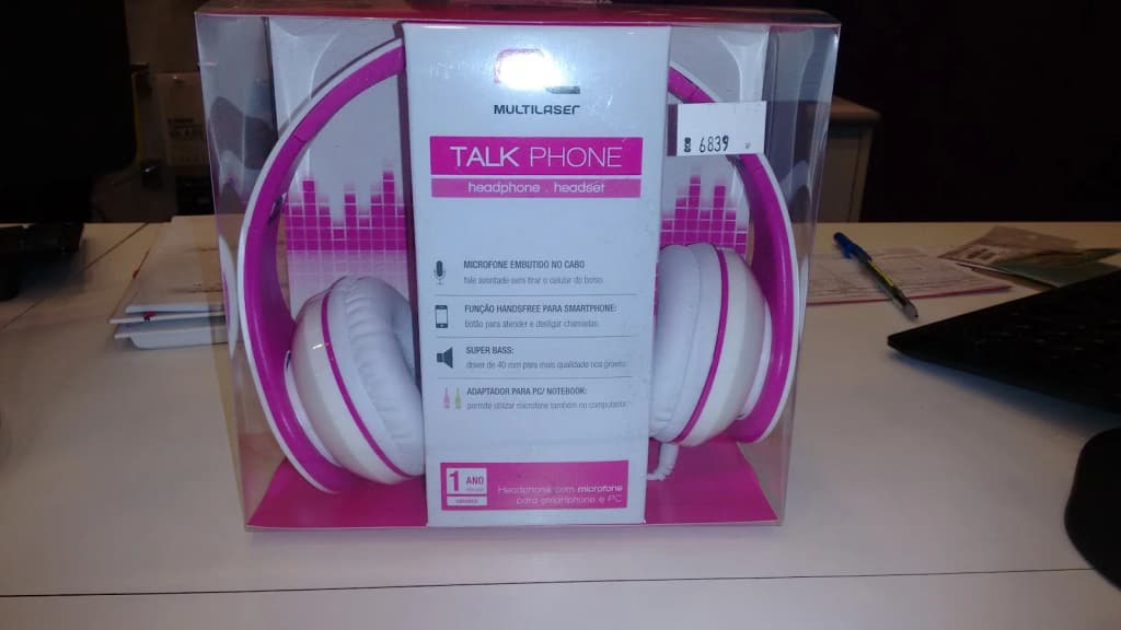 Hikers on the trail to Pedra do Bauzinho, with dramatic rock formations in the background