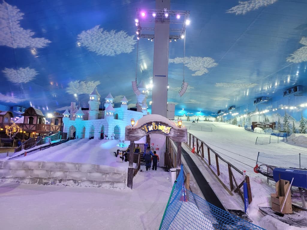 Snowland Park Gramado - indoor snow activities