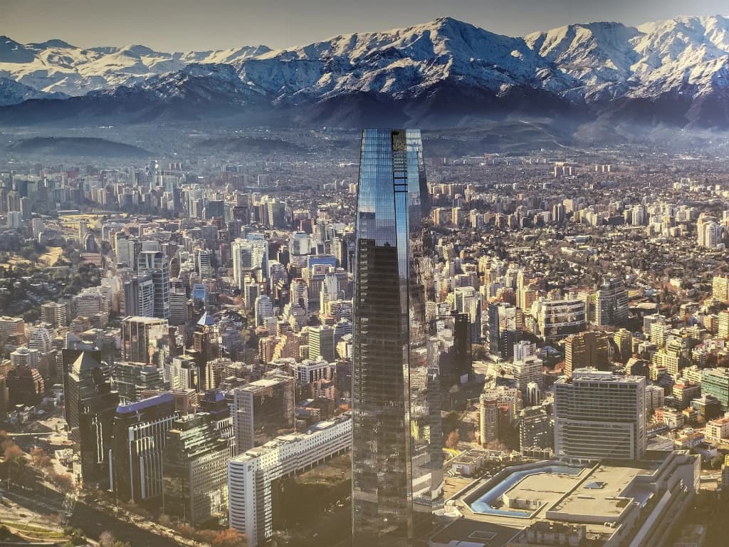 Mirador Sky Costanera con los Andes de fondo