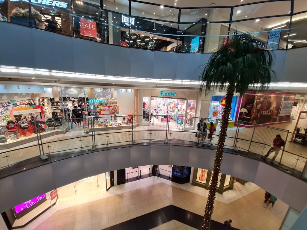 Interior de Tienda Paris, Santiago