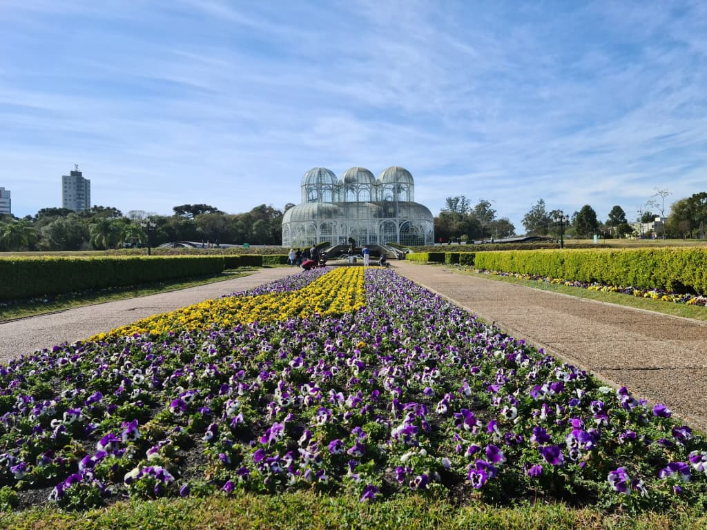 Invernadero y canteros del Jardim Botânico Municipal de Curitiba