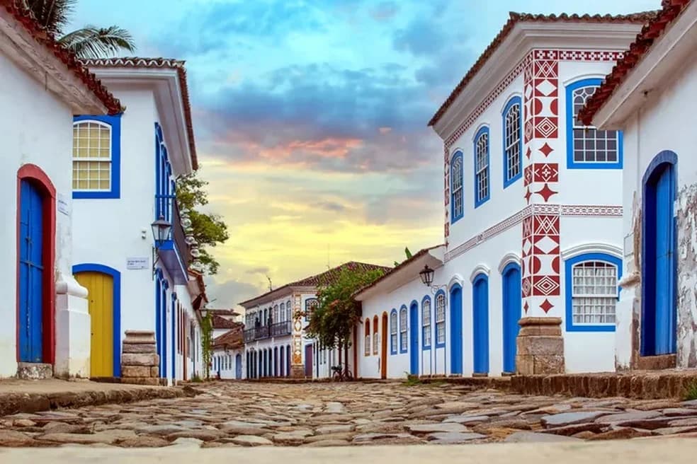 Cobbled streets and colorful houses in Paraty's historic center