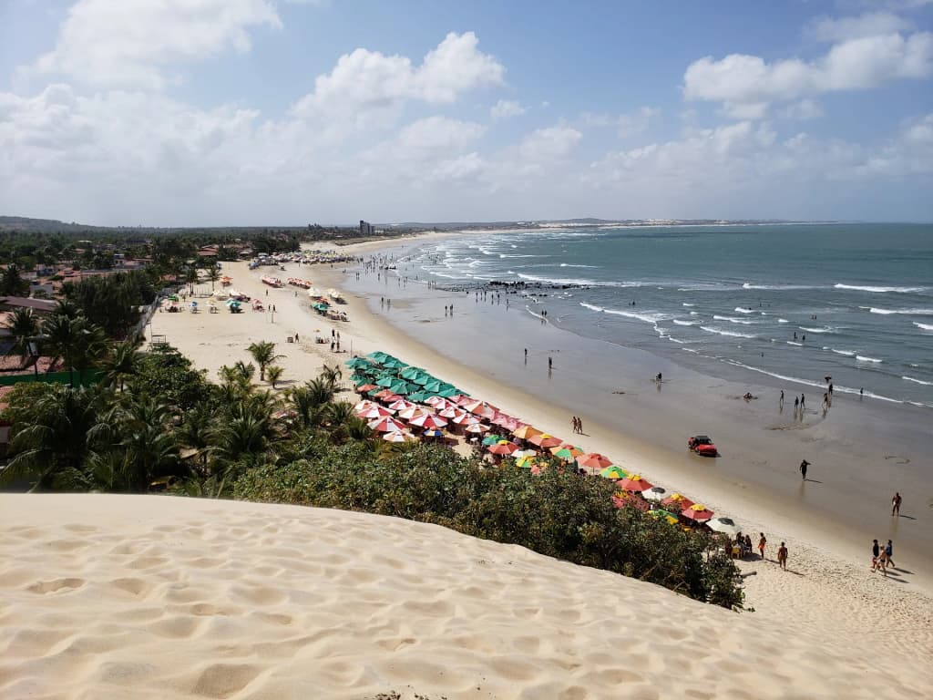 Passeio de buggy nas dunas móveis de Genipabu