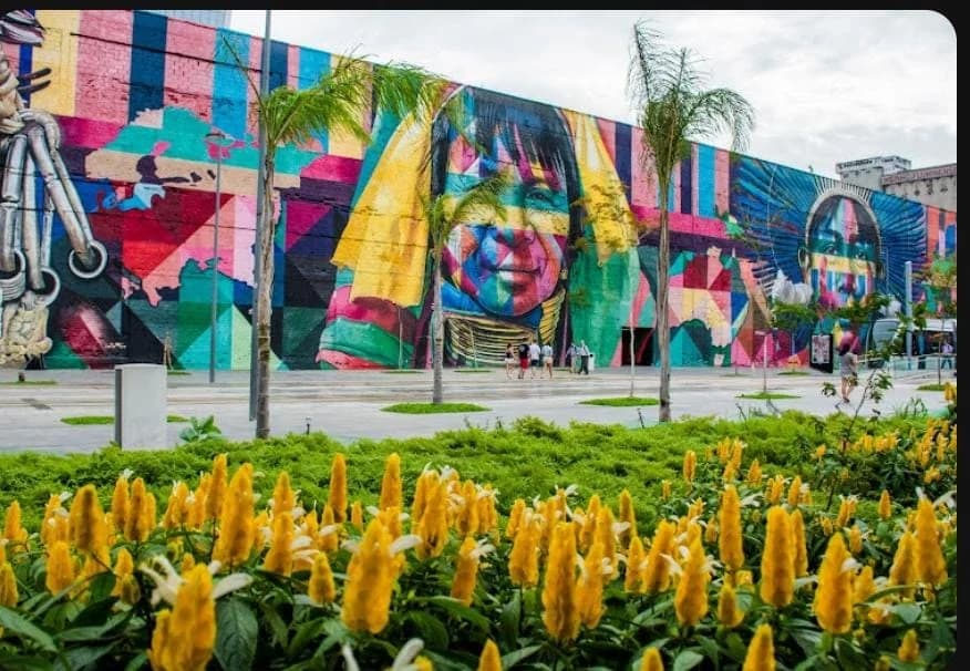 Painel Kobra Etnias no Rio de Janeiro, parada obrigatória do cruzeiro