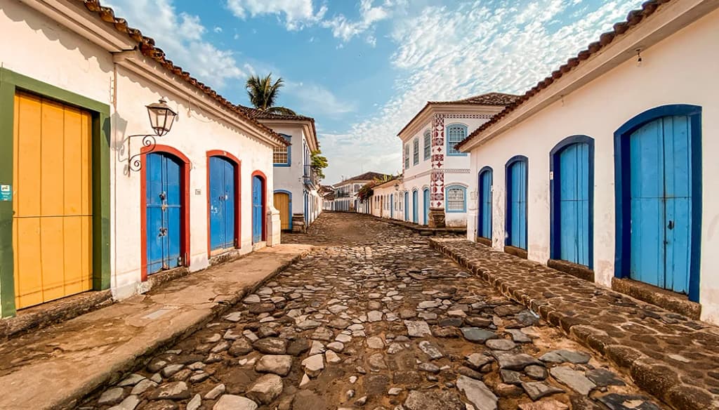 Cobbled streets and colorful colonial houses in Paraty's historic center