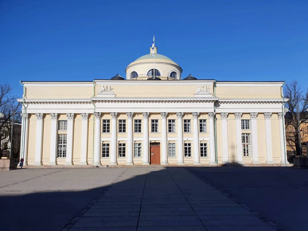 Sauna Löyly en la costa helada de Helsinki