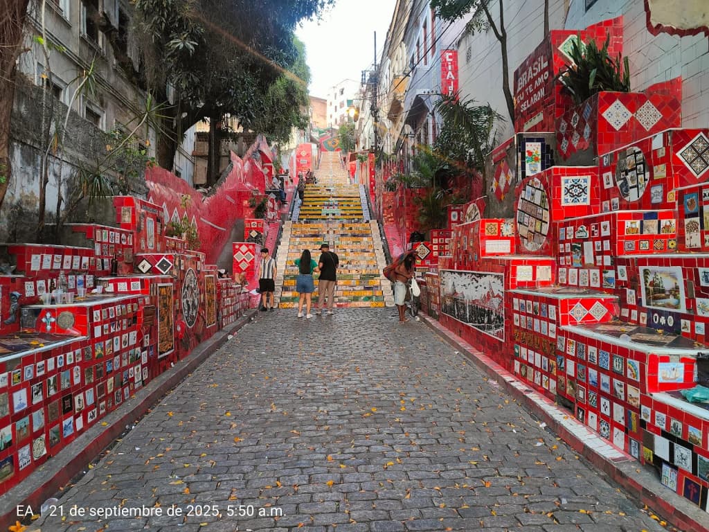 Local resident in front of a weathered house, Santo Inácio