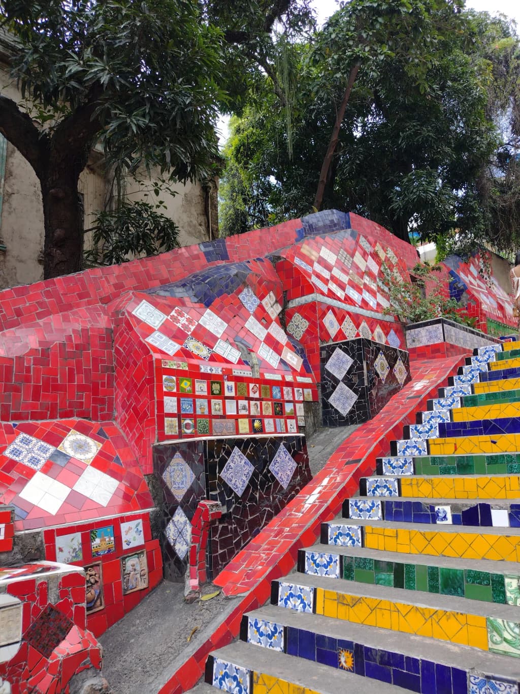 Simple guesthouse with castle-like features in Santo Inácio