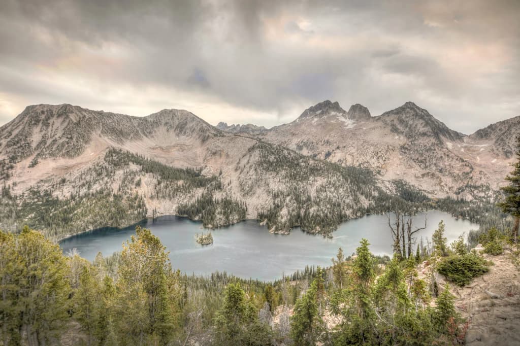 Sawtooth Range cortando o céu de Idaho
