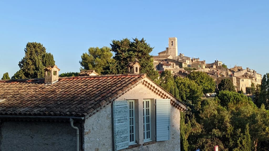 Ruas de pedra e galerias de arte em Saint-Paul-de-Vence