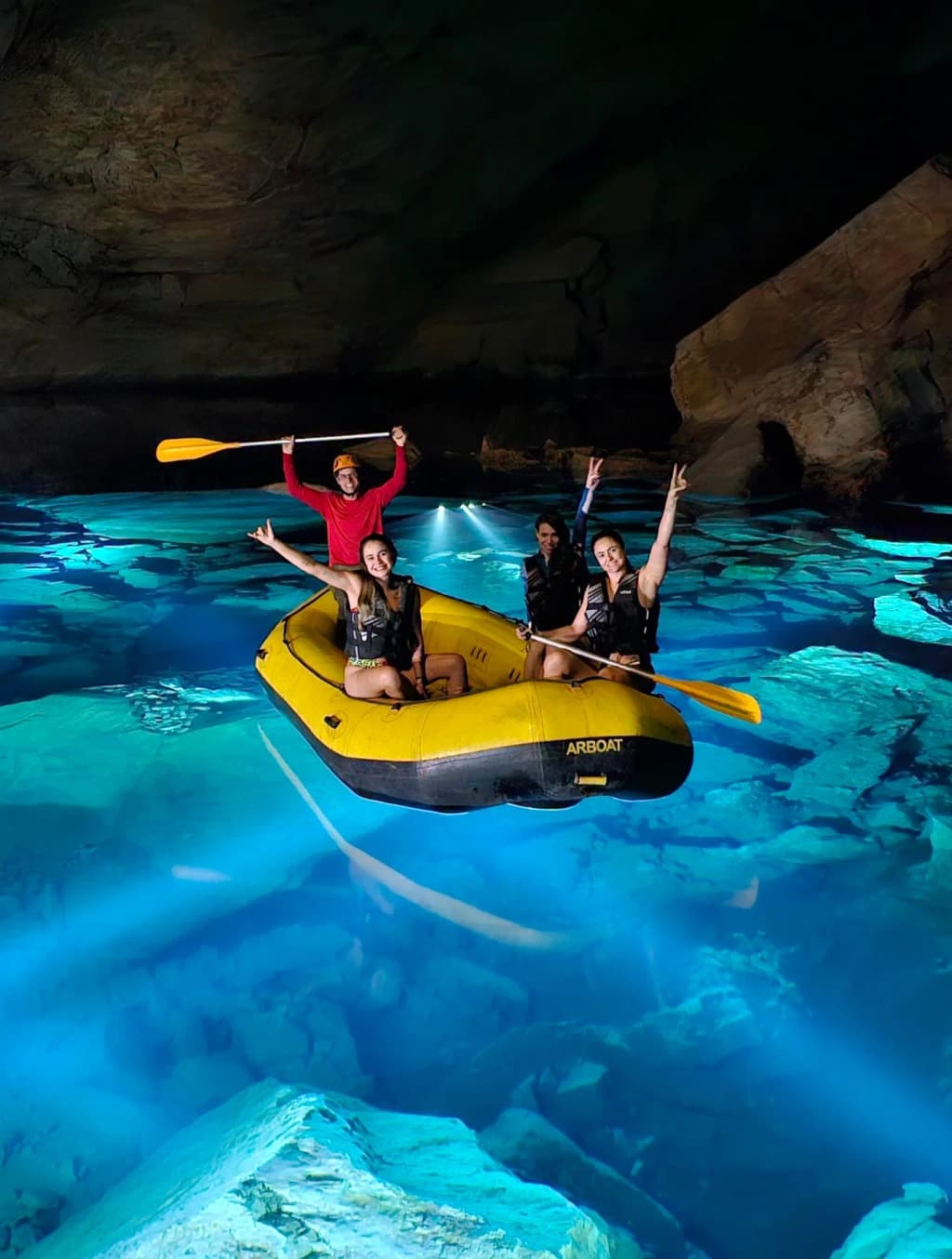 Un impresionante sumidero con agua turquesa y selva: Buraco das Andorinhas, Formosa, Brasil