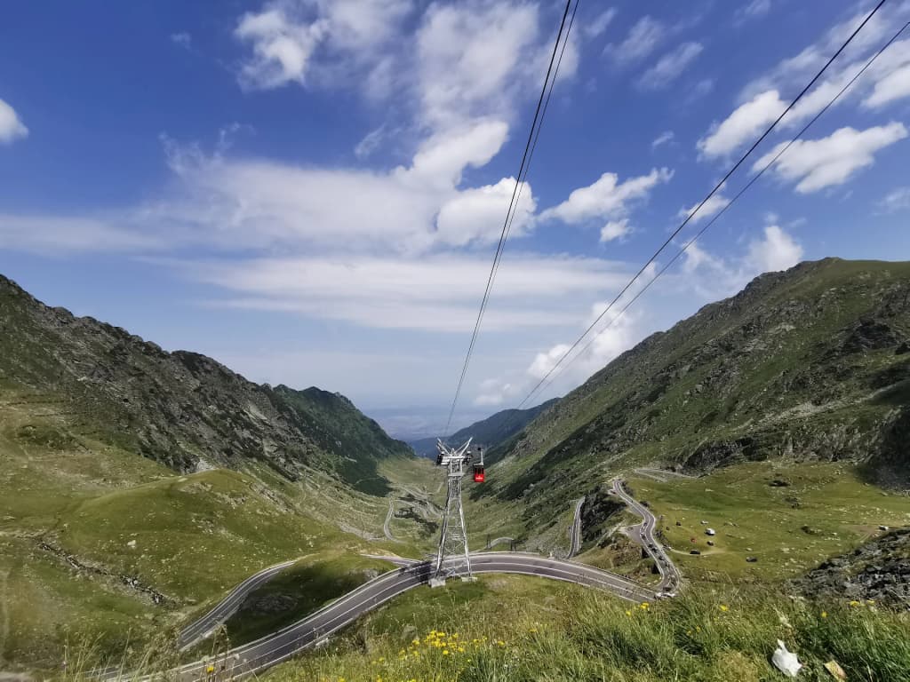 Transfăgărășan’s serpentine road with summer snow