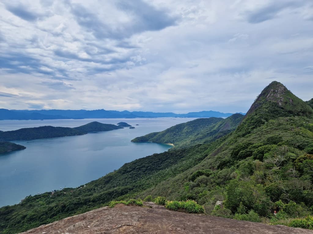Colorful caiçara house at Praia do Regato