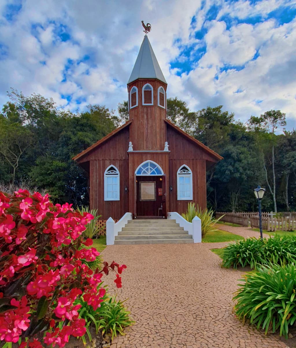Bakery display of Dutch pies and pastries in Carambeí