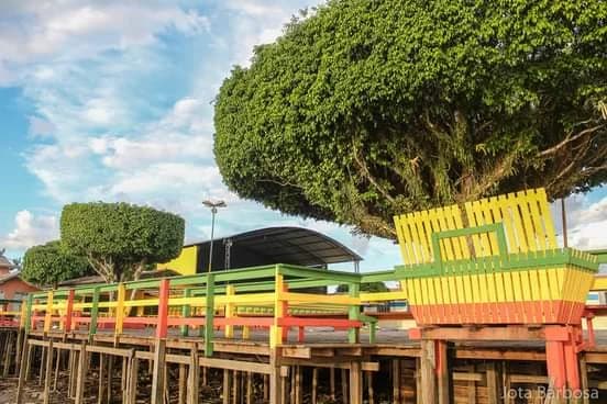 Las coloridas casas sobre pilotes y bicicletas de Afuá