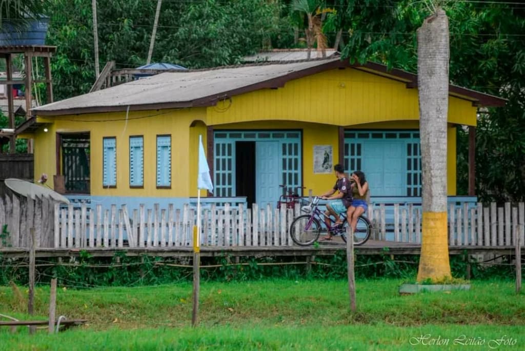 Bicitaxis alineados, listos para la próxima aventura