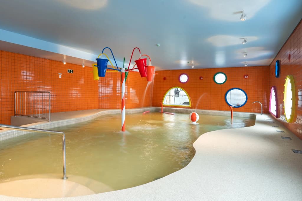 Colorful themed room at Hotel Mundo Criamigos in Gramado