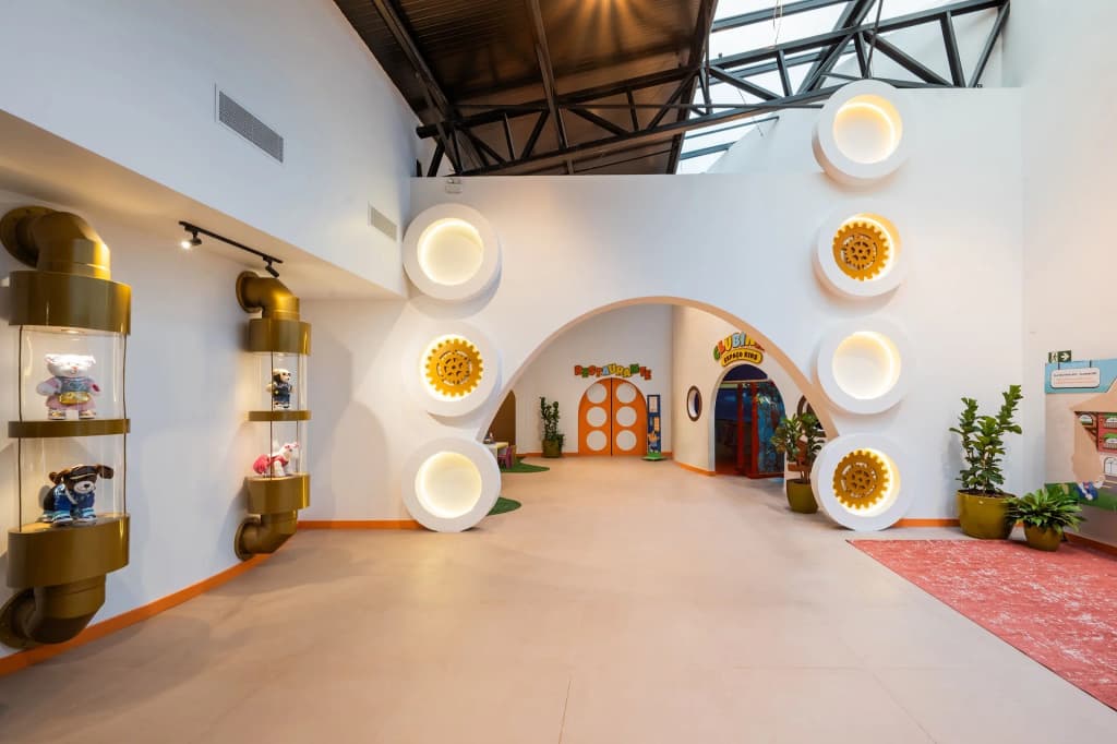 Children playing at Oficina da Diversão, Gramado