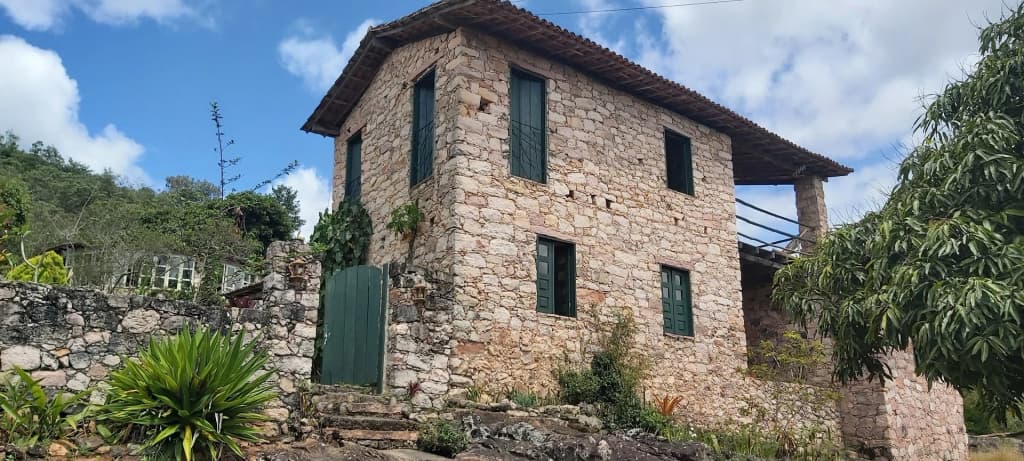 Colorful colonial houses in Igatu’s lively center