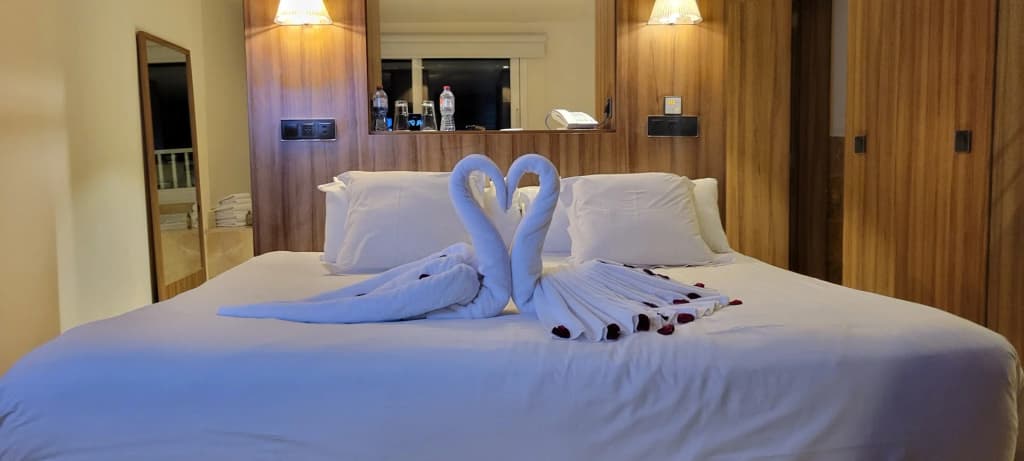 Área de piscina espaçosa em resort de Punta Cana, ideal para famílias