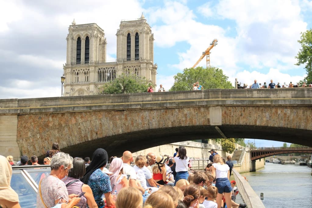 A cozy piazza in Trastevere, Rome, with locals hanging out