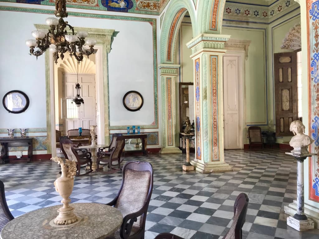 Convento San Francisco de Asis e torre em Trinidad