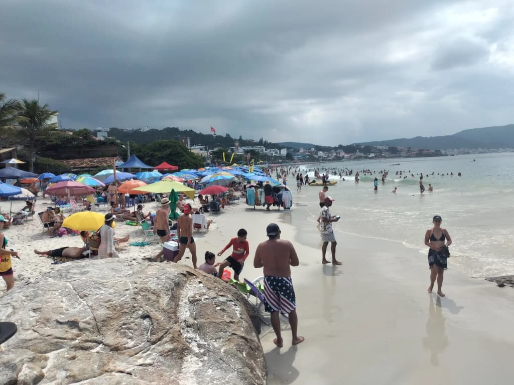 Praia de Bombinhas - Photo by Tina Testi