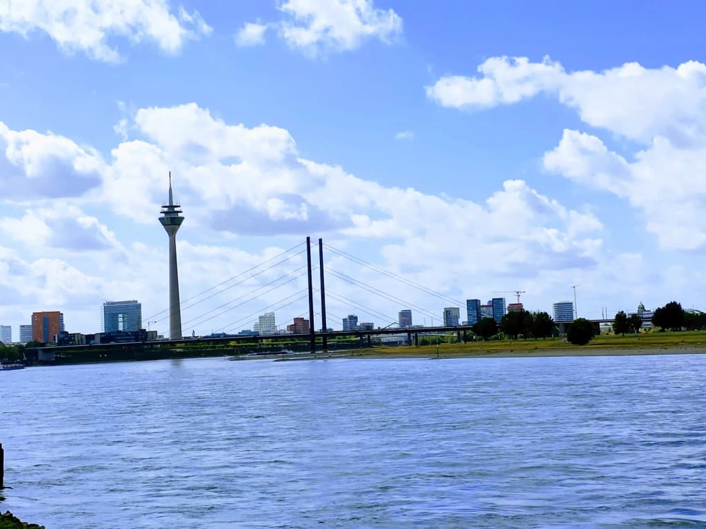 Bustling Altstadt street at night, diners at outdoor tables