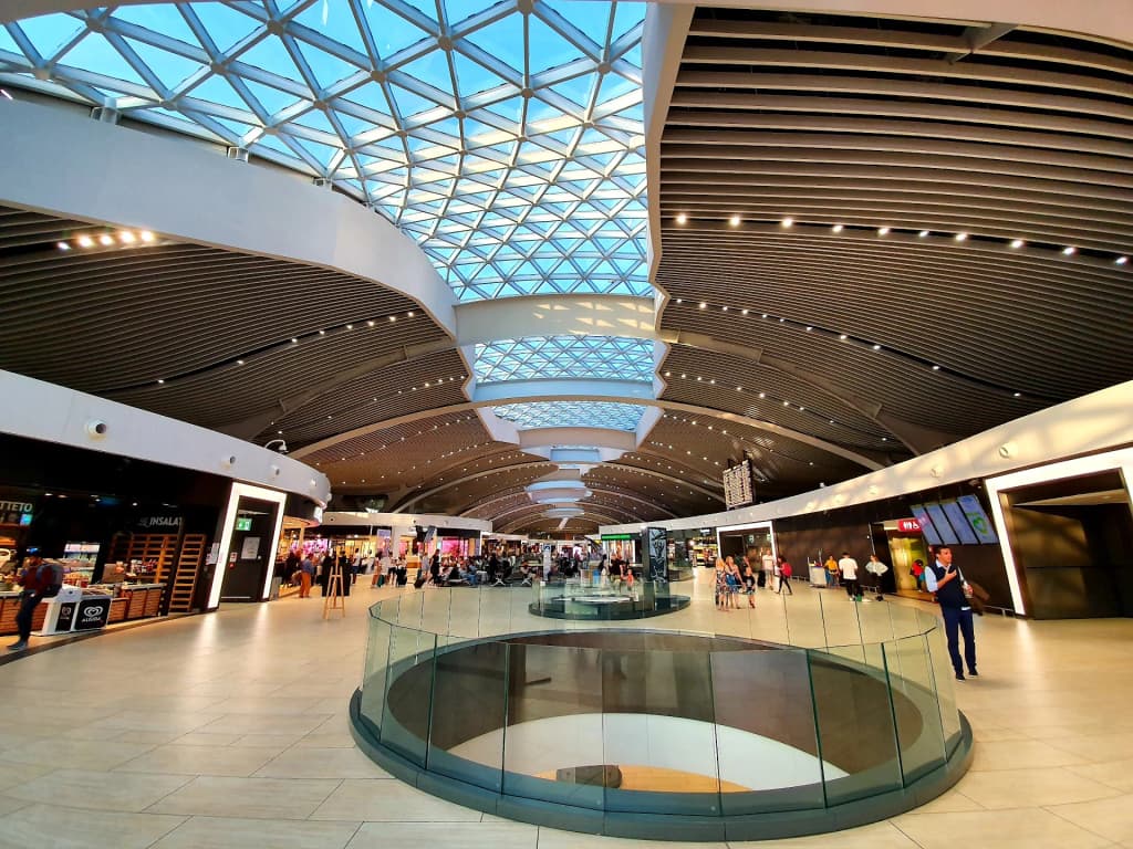 Rome Fiumicino Airport at midnight, empty check-in hall