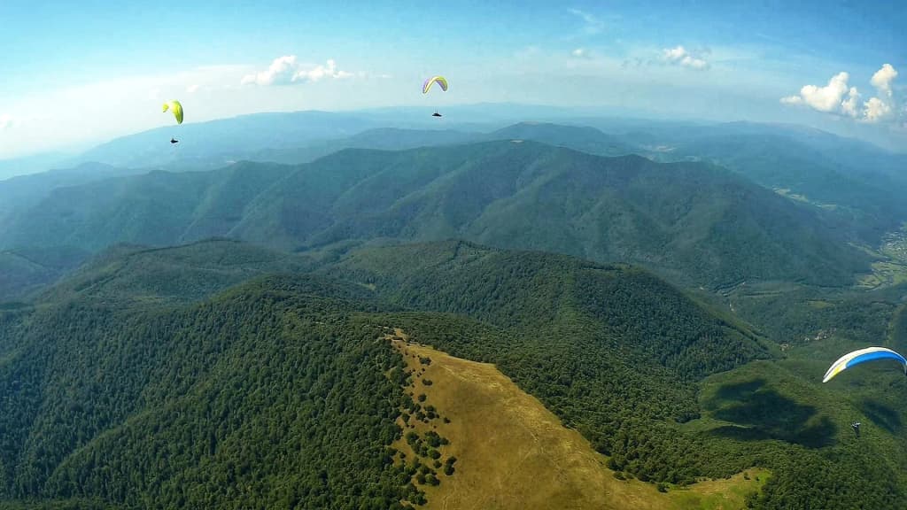Nuvens se formando sobre Hora Buzhora, Borzhava