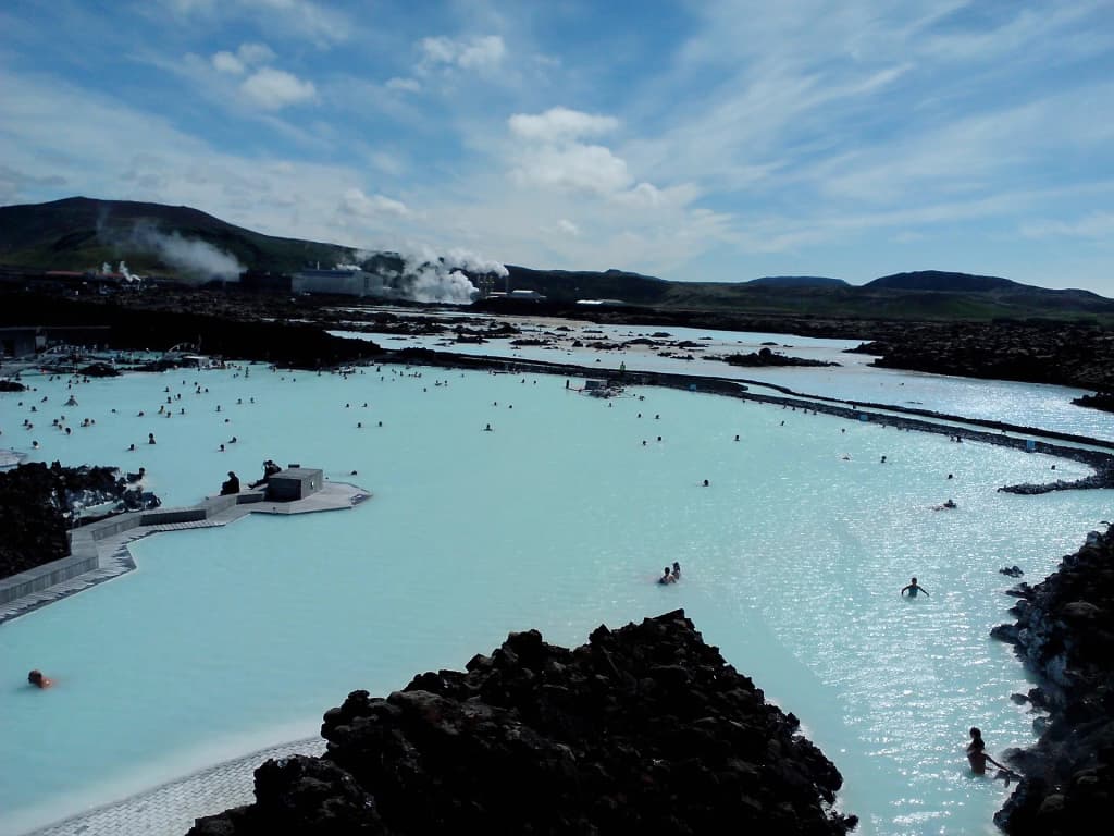 Vapor surreal e água turquesa da Blue Lagoon