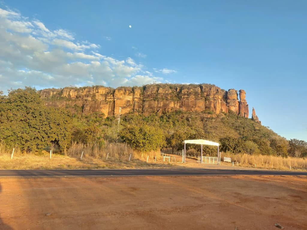 Towering cliffs and turquoise pools in Serra do Roncador
